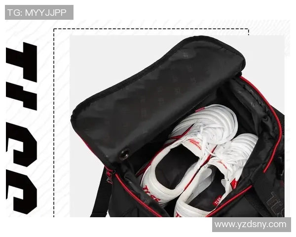 黑色足球书包时尚潮流选择适合各年龄段球迷的完美伴侣